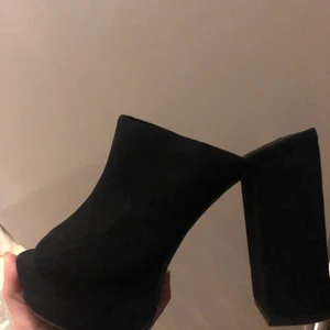 Klacskor  - De mest bekväma klackskorna jag bärt. Kommer dock aldrig till användning längre 