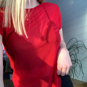 Meshtop - Rödmesh topp i bra skick. Från STAY men bort klippt lapp pga syntes igenom tröjan innan.