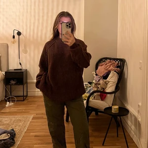 Brun stickad tröja  - Brun stickad tröja, använd 1 gång. Mjuk, inte stickig alls 