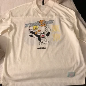 Tröja  - Super söt tröja , oanvänd inte riktigt min stil.