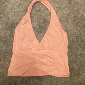 Linne  - Väldigt fint ljusrosa linne som är lite utsvängd där nere💗