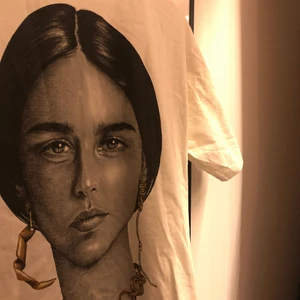 T-shirt  - Säljer en oversize T-shirt från zara med tryck❤️pris: 60kr+frakt