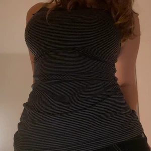 Randigt linne  - Jättegulligt randigt linne, endast använt några få gånger❤️