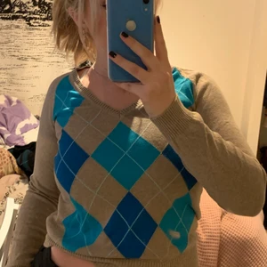 Fin tröja från zara  - Köpt second hand men i väldigt bra skick, aldrig använd av mig. Säljer då den är fel storlek för mig💓💓 Storlek L, men sitter sitter som en S/M