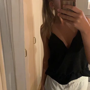 Ginatrico, söt topp - Säljer ett linne från Ginatrico köpt förra sommaren, använt fåtal gånger bra skick, modellen är mkt fin