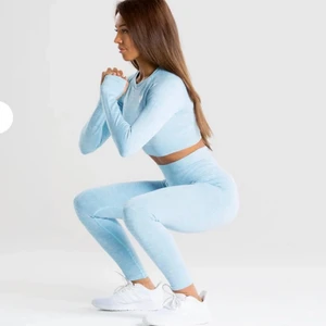 Womens best sett  - ett tränings Sett från womens best i storlek S, de är otroligt sköna och stretchiga samt sitter så fint på kroppen. köpt för 600 sammanlagt ❤️ köpare betalar frakt.