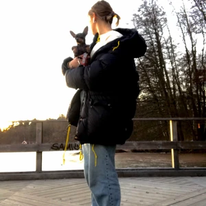 Expedition fjällräven jacka - Lägger upp igen, trendig fjällräven jacka i storlek XS.  Passar alla kön (unisex) högsta bud på 2500