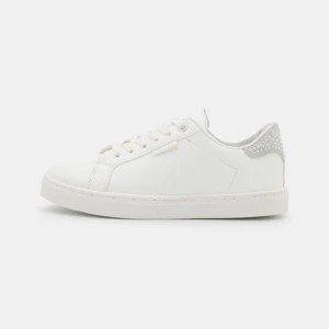 Anna Field Sneakers - Säljer mina sneakers med paljetter på baksidan. Enbart testade då de var för stora för mig. Buda från 200 kr eller köpt direkt för 250 kr. Hör av er om ni har frågor eller vill ha fler bilder, frakt tillkommer 🤍