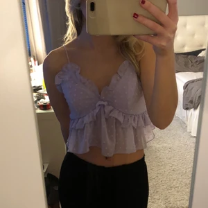 Topp - Perfekt nu till sommar/vår, aldrig använd🥰