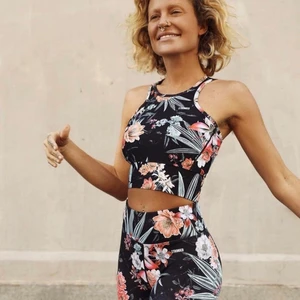 Stronger set - Jag säljer detta setet från stronger pga av att de it e min stil längre , det köptes år 2020 men det är bara använt några få gånger och det finns inga skador. det är lånade bilder men om ni vill se fler bilder så e de bara o skriva, ny pris:1100. Priset kan sänkas vid vissa behov 