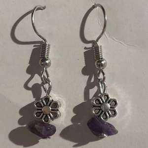 Handmade earrings, flower, söta, violett