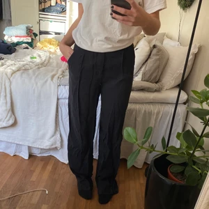 Kostymbyxor - Kostymbyxor från zara i storlek S✨