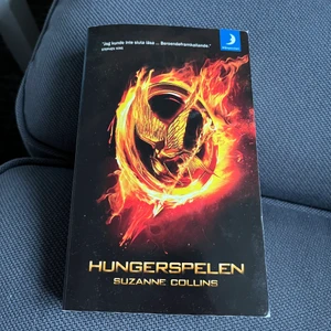 HUNGERSPELEN - Säljer första boken i hunger games serien! Okej skick, fräsch iaf! , köparen står för frakten!