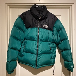 The north face jacka - Jackan är storlek L och knappt använd cirka 3-5 gånger. Nypris :3090 mitt pris 1799