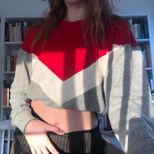 PULL&BEAR Sweatshirt  - Bra skick! Storlek Medium passar true to size. FRAKTEN INGÅR I PRISET 
