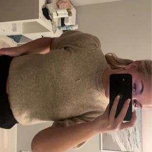 Stickad topp  - Snygg topp, helt oanvänd, säljer pga fel storlek så har två 💓