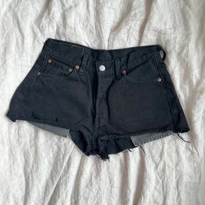 levis jeansshorts - vill bli av med en hel del, se profilen, pris kan absolut diskuteras! 