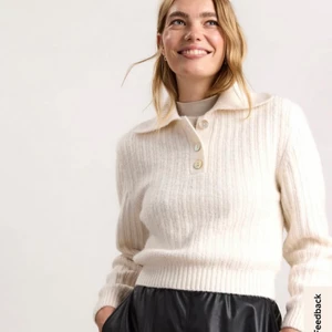 Stickade tröja med krage  - Säljer denna superfina stickade tröja med krage. Väldigt fint skick o endast använd en gång. Pris kan diskuteras och köparen står för frakten!💗