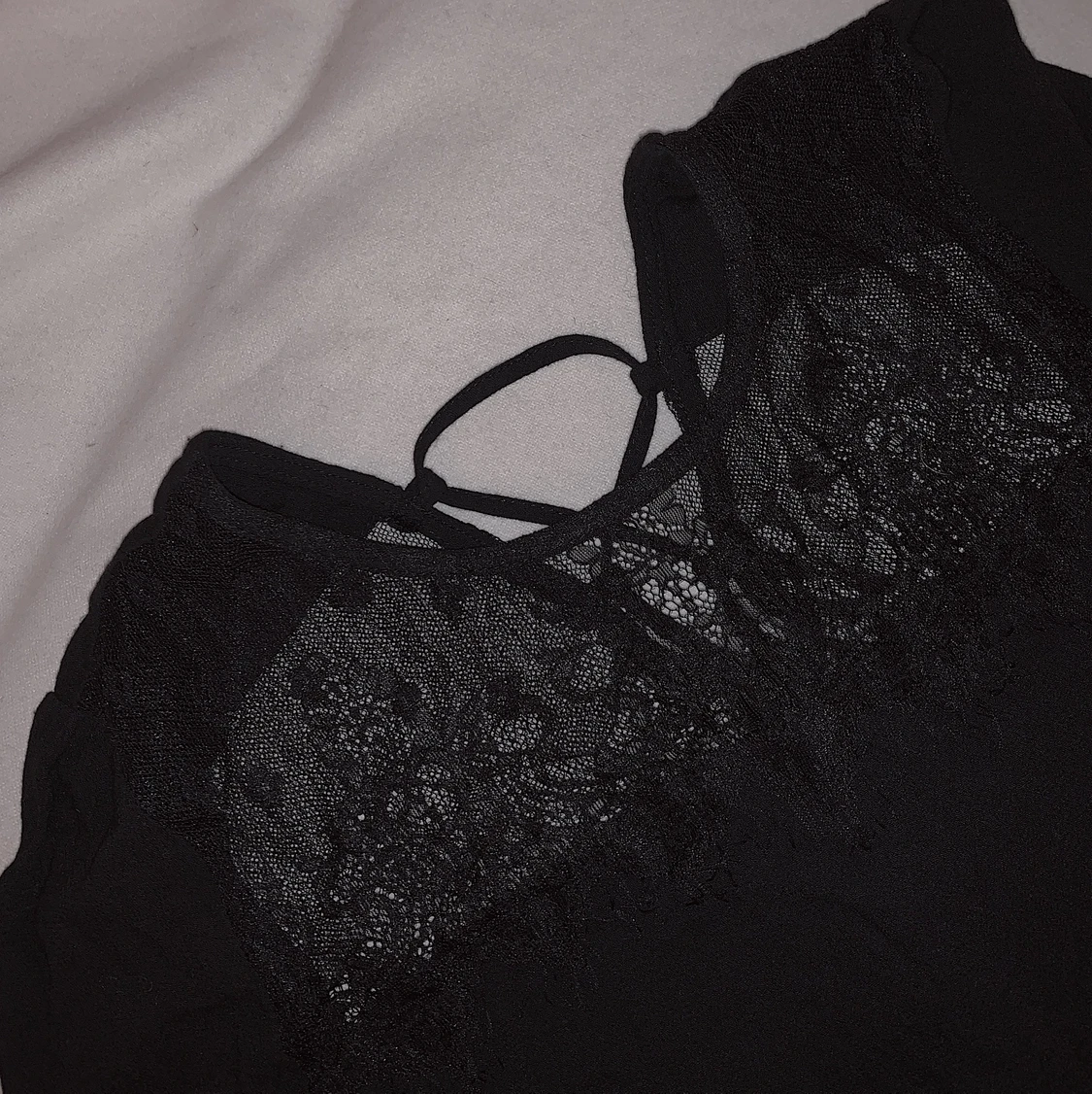 Svart blus med spets - 90