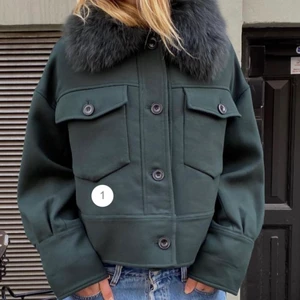 Meotine jacka - Funderar på att sälja min mörkgröna meotine jacka!! Säljer endast vid bra pris. Storlek xs/s. Använd få gånger så i nyskick. 