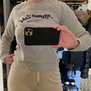 Morris tröja - En Morris lady tröja som jag aldrig har användt, var ej julklapp men inte min stil. Nypris 1100kr men säljer för 250kr pris kan diskuteras💞