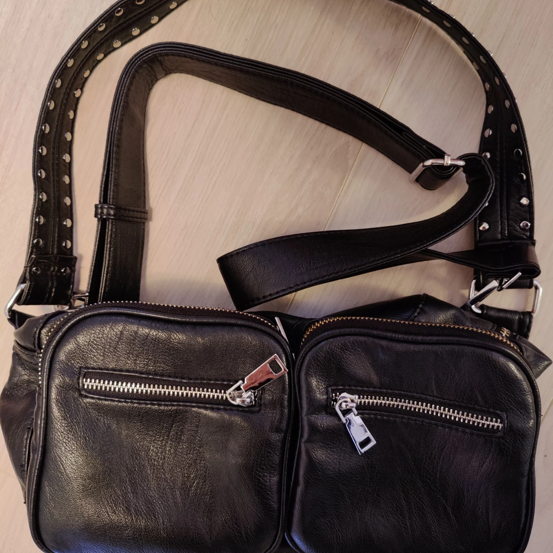 Noella väska i svart läder - 90