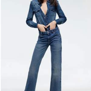 Helt nya jeans från zara med lapparna kvar i storlek 38.💓