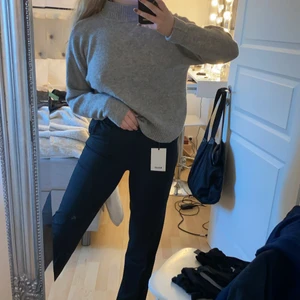 Stickad tröja - Aldrig använd, från hm. Storlek XS men passar XS-M då den är stretchig