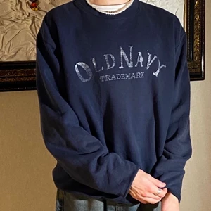 Chosen Vintage Sweatshirt  - Old Navy Sweatshirt sitter S/M. Kom dm för mått eller frågor!!