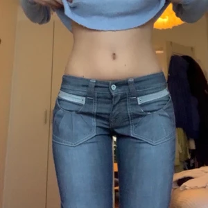 Lågmidjade jeans  - Säljer dessa lågmidjade jeans från Hugo boss. Står ingen storlek men de är typ S. Mått: innerbenslängd 84 cm, ytterbenslängd 104 cm, midja 88cm. 