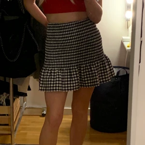 kjol - superfin kjol från h&m som tycärr är för stor :(