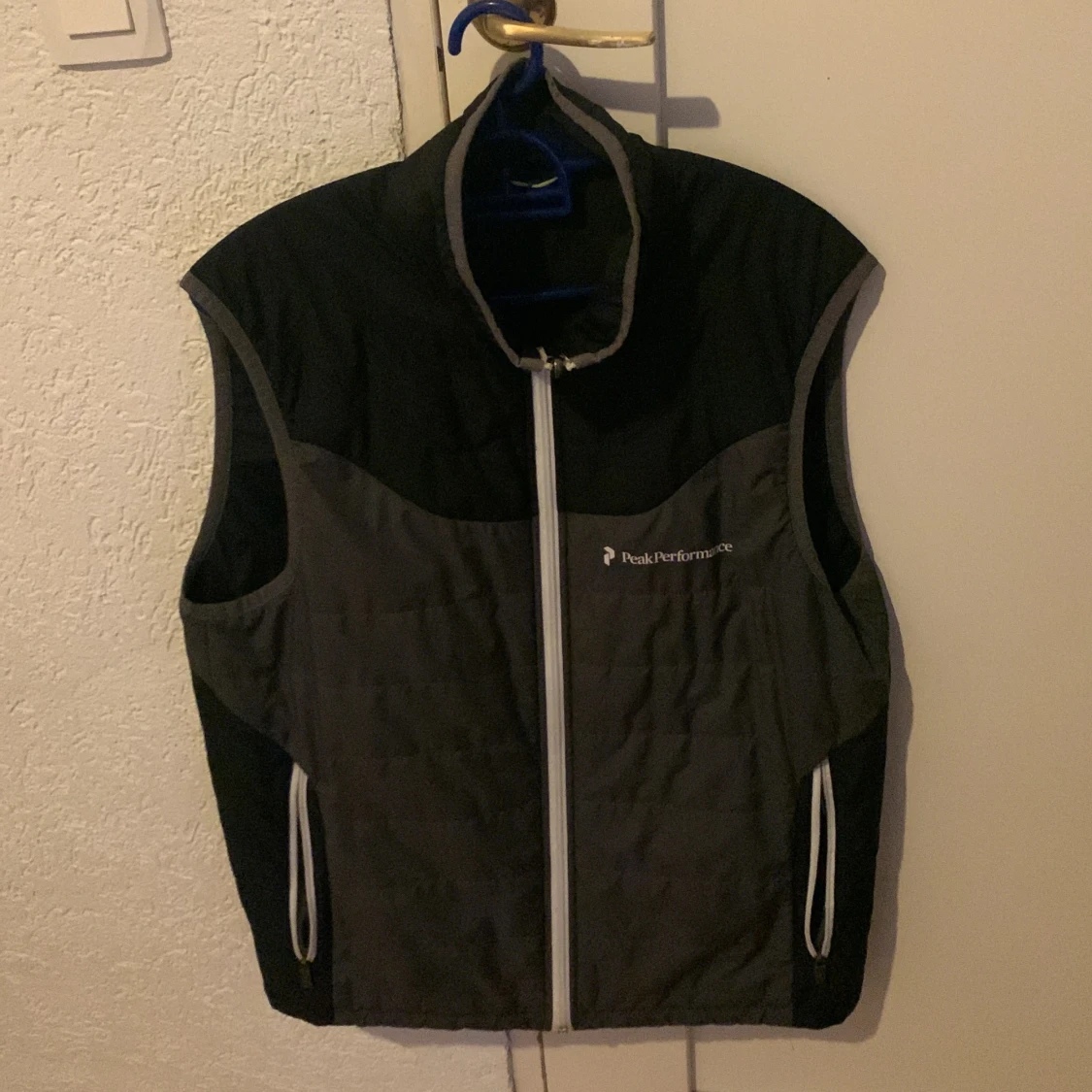 Peak Performance väst. In-och utsida.