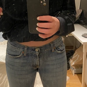 Lågmidjade jeans - Super fina lågmidjade raka jeans! Toppen bra skick, passar xs/s. Jag är 173 och dom är lite små för mig