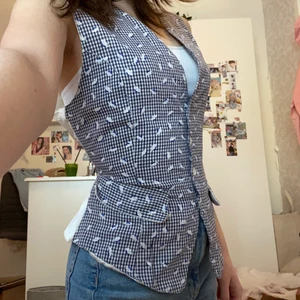 Rutig väst - Endast testad, köpt på secondhand.