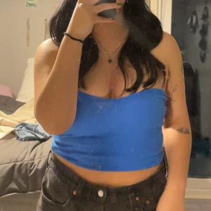 Shein topp💙 - Blå topp från shein, storlek S men är väldigt stretchig så mer som en M