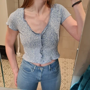 Monki Top - En jättesöt top från Monki I storleken M. Använd endast en gång!