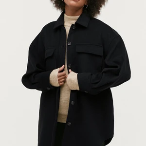 Skjortjacka från Ellos - Super fin skjortjacka som aldrig är använd då jag inte kände mig så bekväm i den. Storlek 38/40, nypris 699kr. Kan skickas men köpare står för frakt! 