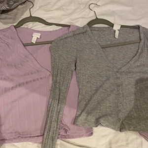 Kofta - Två fina koftor i storlek s    Styckpris 60  båda för 100