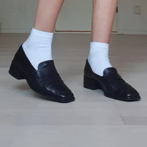 Läder loafer Rizzo 36 - Sjukt fina loafers från Rizzo stl 36💖50 kr💖 i nyskick å dessa kostar ca 1500- 2000 kr nya men tyvärr lite för stora för mig
