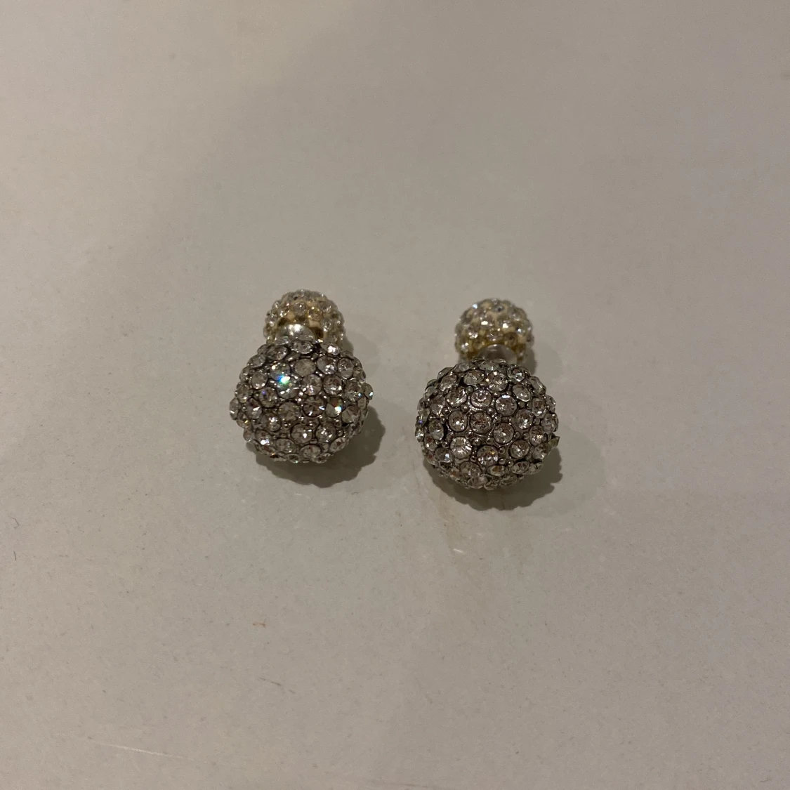 Jätte fina glittriga örhängen 