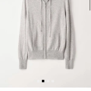 SÖKER STORLEK S,M,L - SÖKER denna tröjan i vilken för som helst i storlek s,m,l❤️