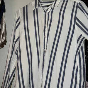 Skjorta - Säljer nu min skjorta! Få gånger använd
