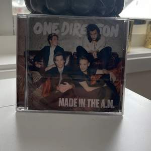 One Direction - Made In The A.M CD, säljs pga att jag redan har en och fick den i julklapp och det går ej att lämna tillbaka den. Helt oöppnad plasten kvar runt om. Säljer för 89 kr + frakt ( pris vid fråga)✨