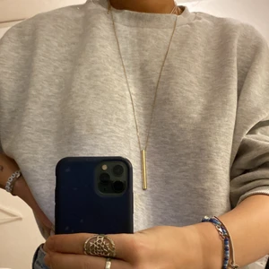 Längre guldhalsband! - Säljer detta långa guldhalsband som aldrig är använt för 20kr! (Ej äkta guld)