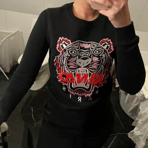 Kenzo tröja - Svart kenzo tröja, oanvänd men testad. Stl XXS/ XS. Nypris runt 2000kr.