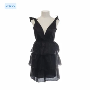 Klänning - Säljer denna klänning frpn sellpy, den är i nyskick och superfin! Säljer för jag inte behöver den!🥰🥰 strl S! Lapp finns kvar. Köpt för 600kr