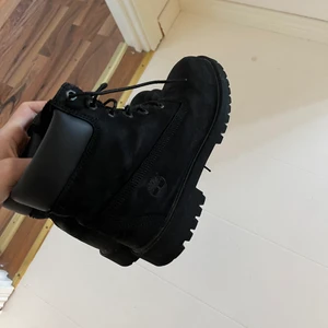 Timberland vinterskor - Säljer dessa fina vinterskor från Timberland i storlek 38. Använda endast en vinter så i superbra skick 💞 nypris ca 1500kr så tar emot bud från 500kr <3