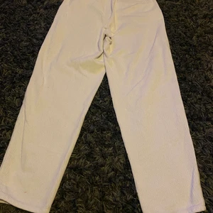 Manchesterbyxor  - Manchesterbyxor från zara färg:vit 