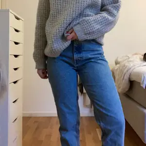 Raka jeans från Zara, jag är 160 och de slutar vid anklarna på mig. (Köparen står för frakt) 💞