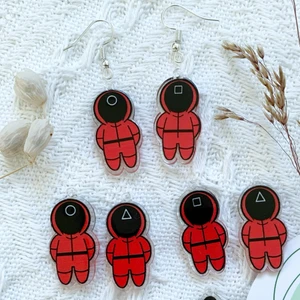 Squid game örhängen  - Squid game örhängen i nyskick, du kan välja att ha nickelfria guld- eller silverkrokar ✨ 70kr/pair, gratis frakt